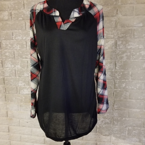 Very nice light weight shirt with plaid sleeves - Picture 3 of 6